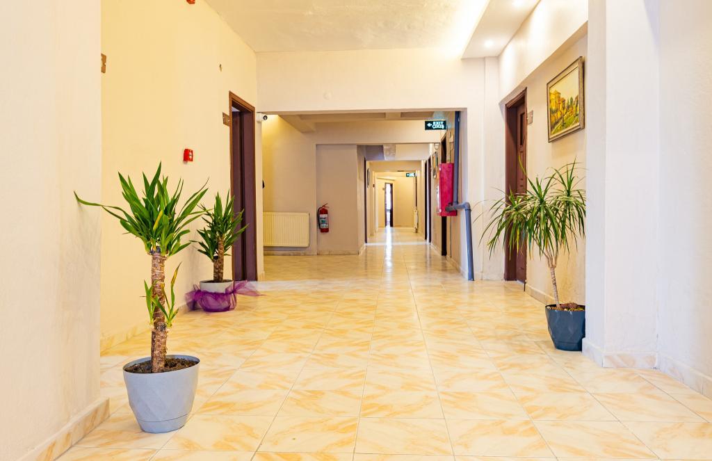 Simra Otel — 1