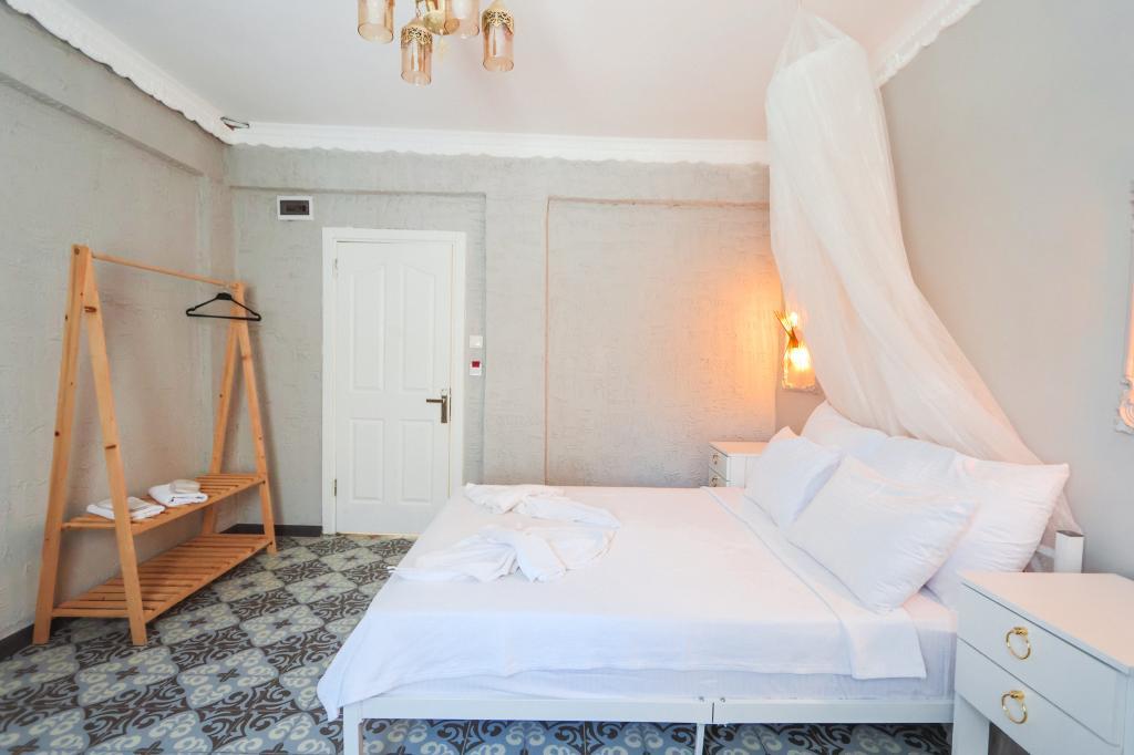 Zeren Alaçatı Butik Otel — 5
