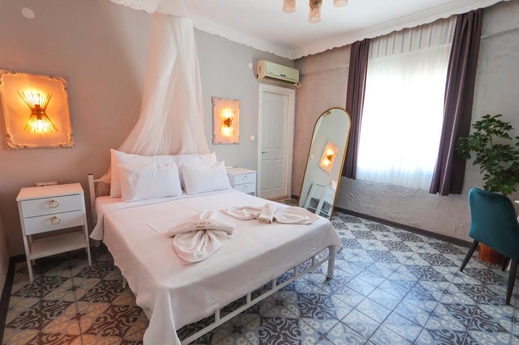 Zeren Alaçatı Butik Otel — 9