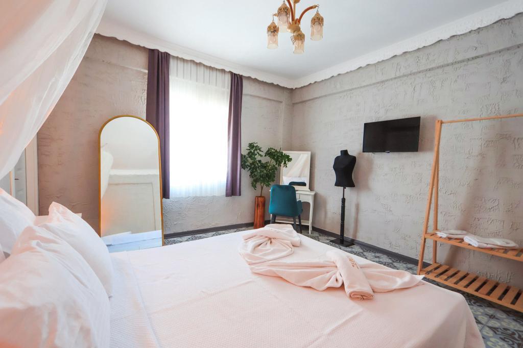 Zeren Alaçatı Butik Otel — 3
