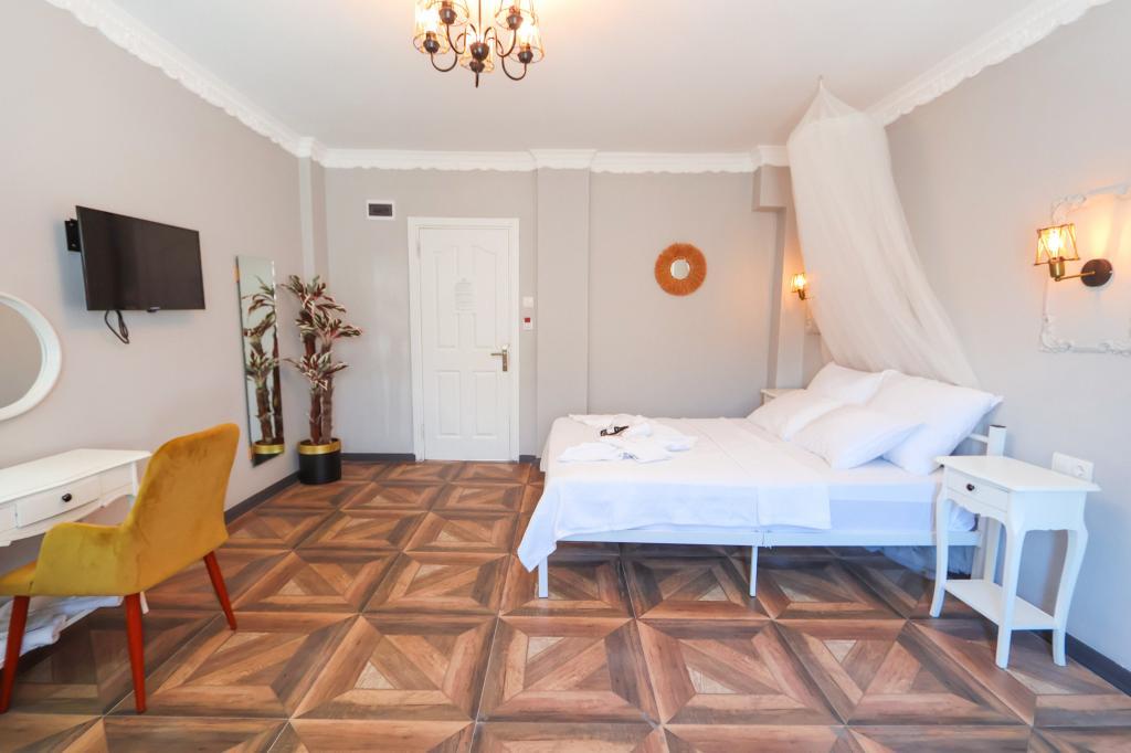 Zeren Alaçatı Butik Otel — 6