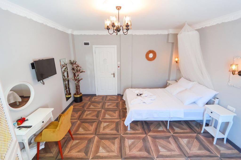 Zeren Alaçatı Butik Otel — 7