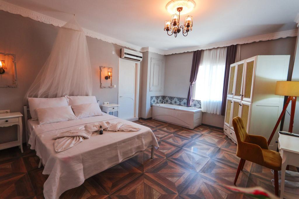 Zeren Alaçatı Butik Otel — 10