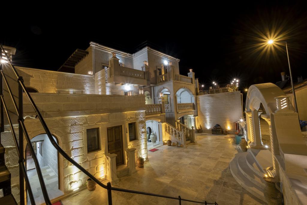 Underground Cave Suites Otel — 1