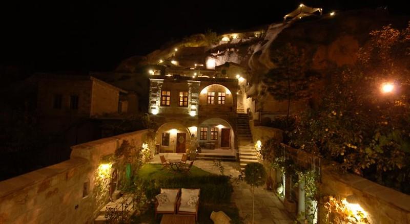 Travellers Cave Hotel — 1